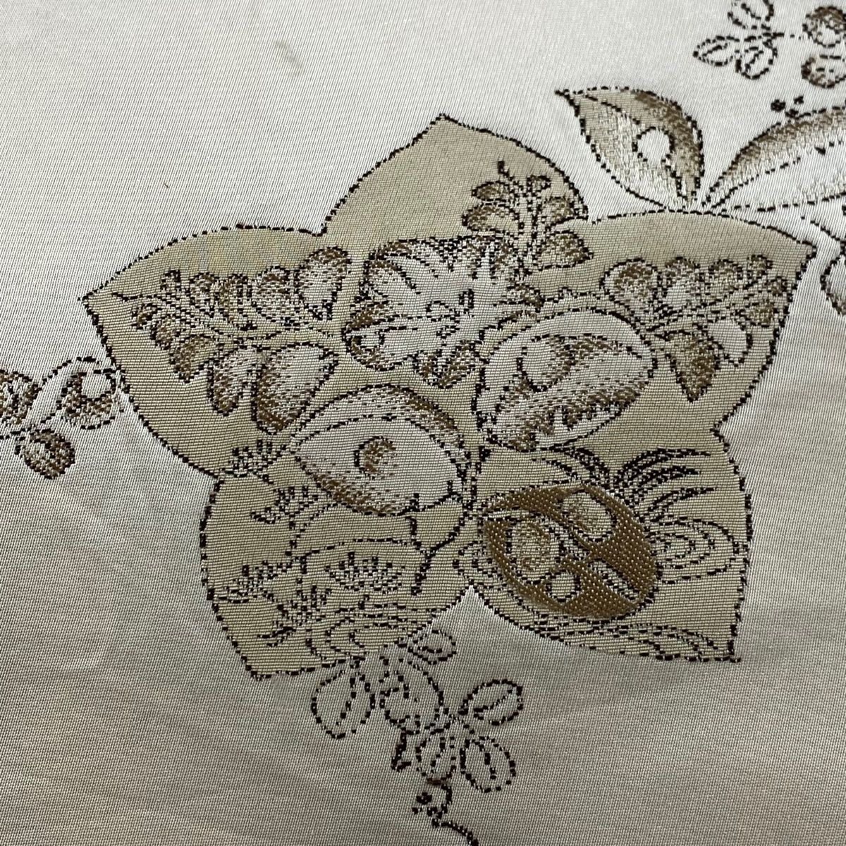 クリームホワイトの可愛らしい辻が花　きものやまと　正絹六通袋帯 袋帯 美品 秀品 やまと 辻が花柄 葡萄 金銀糸 本金箔 薄紫 六通