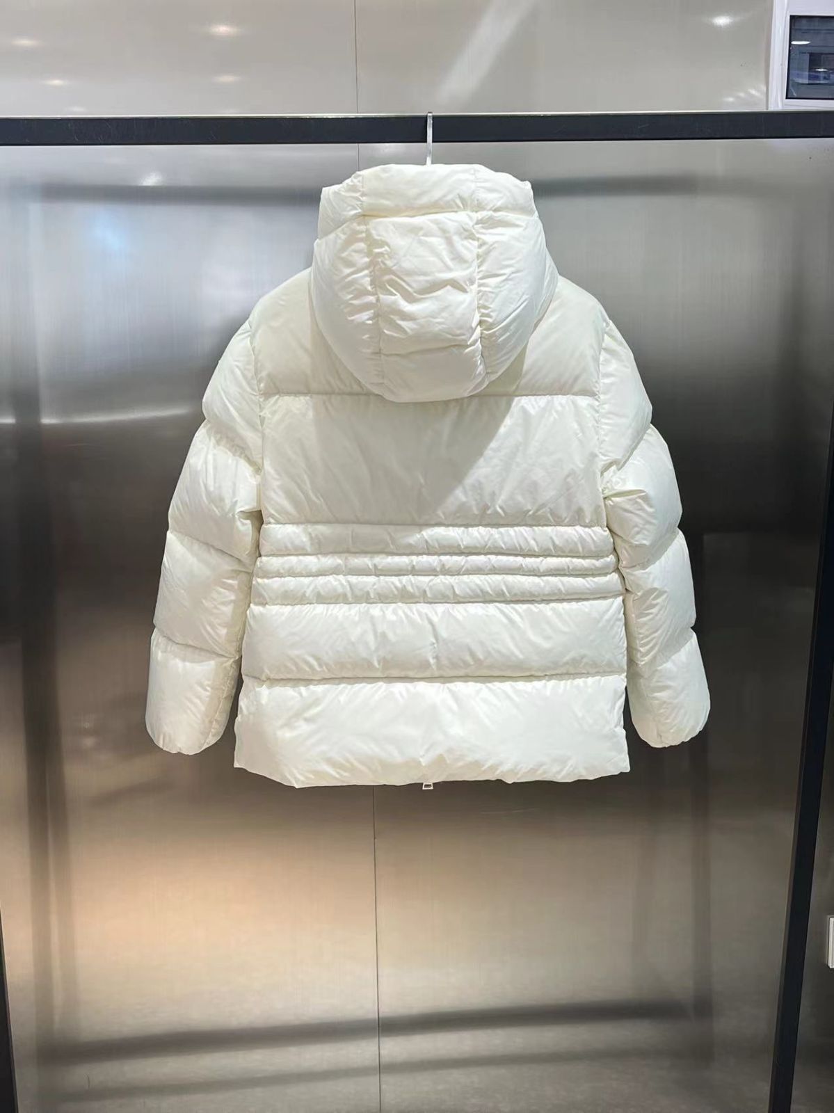 『YO❤️COCO』 MONCLER クリームホワイト ダウンジャケット ホワイト Boedショートダウンジャケット : ショートダウン