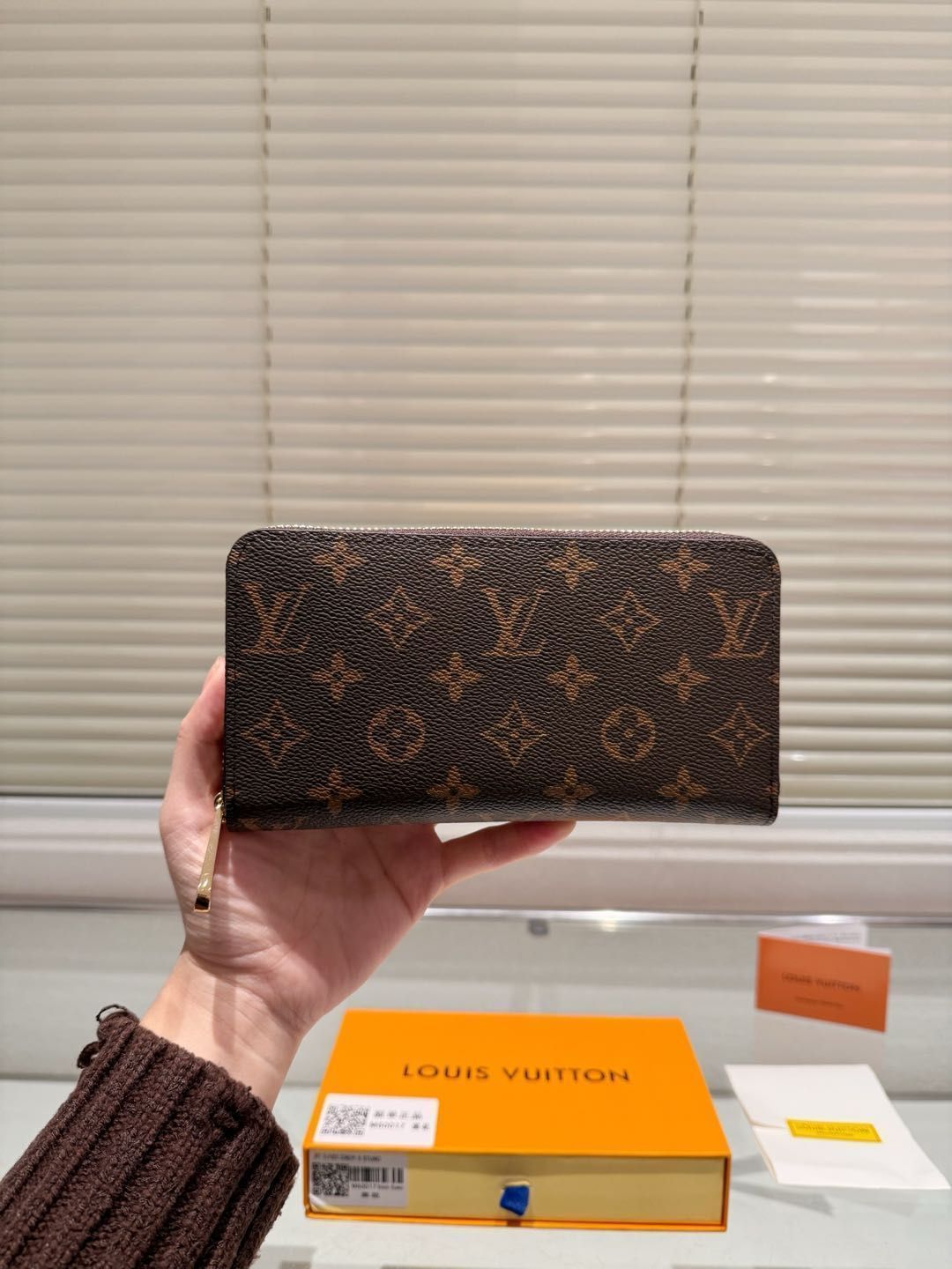 本日限定特価】ルイ?ヴィトン シングルジップウォレット 19×10cm