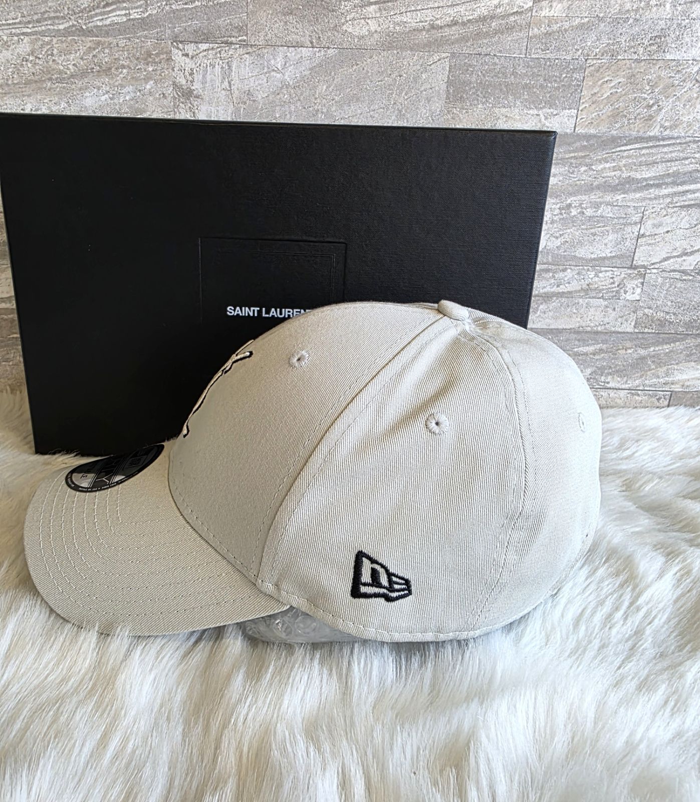 SAINT LAURENT × NEWERA 9FORTY キャップ ニューエラ YSL モノグラム キャップ ブラック | Saint Laurent