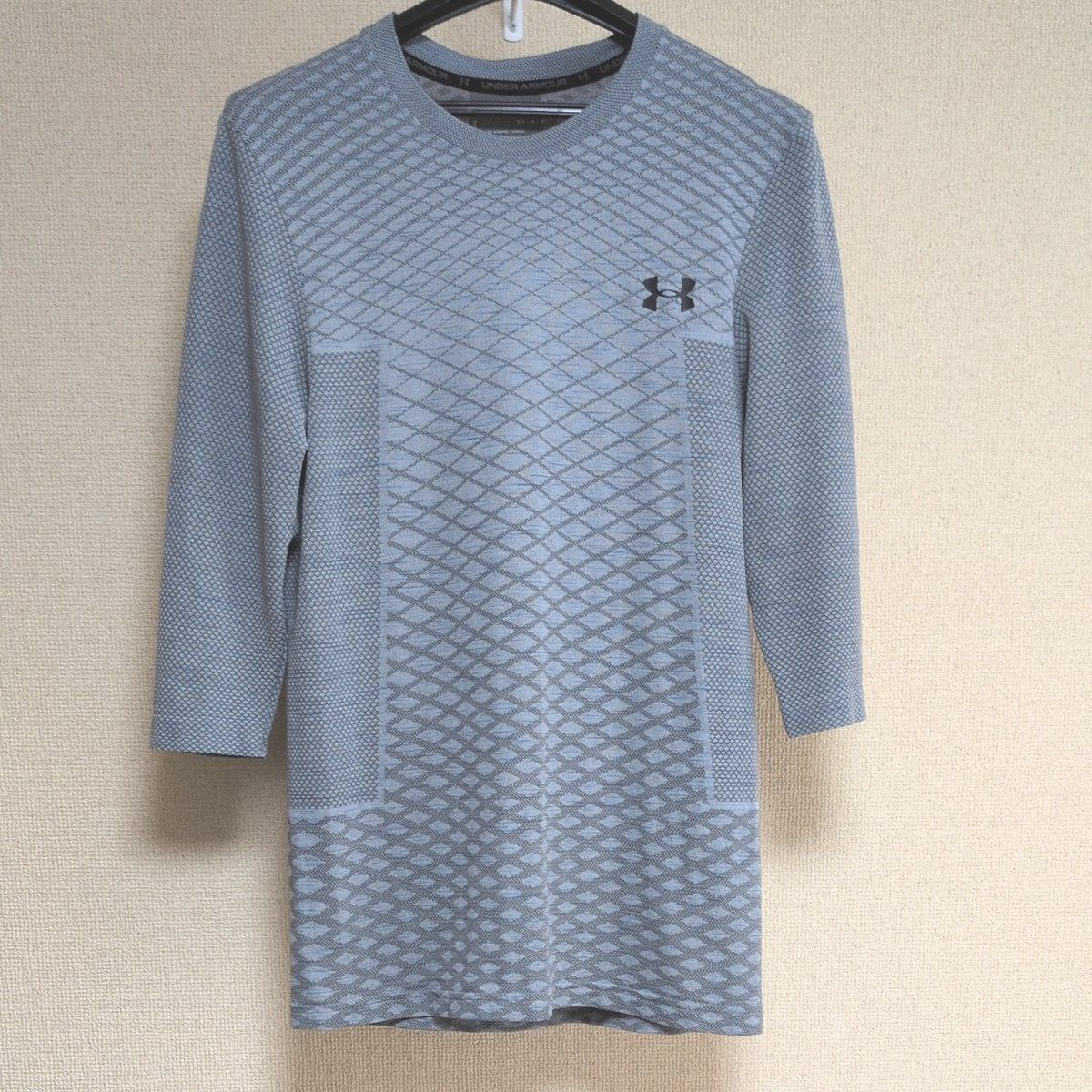 新品アンダーアーマー トレーニング ウェア MD 長袖カットソー 上着 グレー UNDER ARMOUR グレー MD フィット長袖カットソー - メルカリ