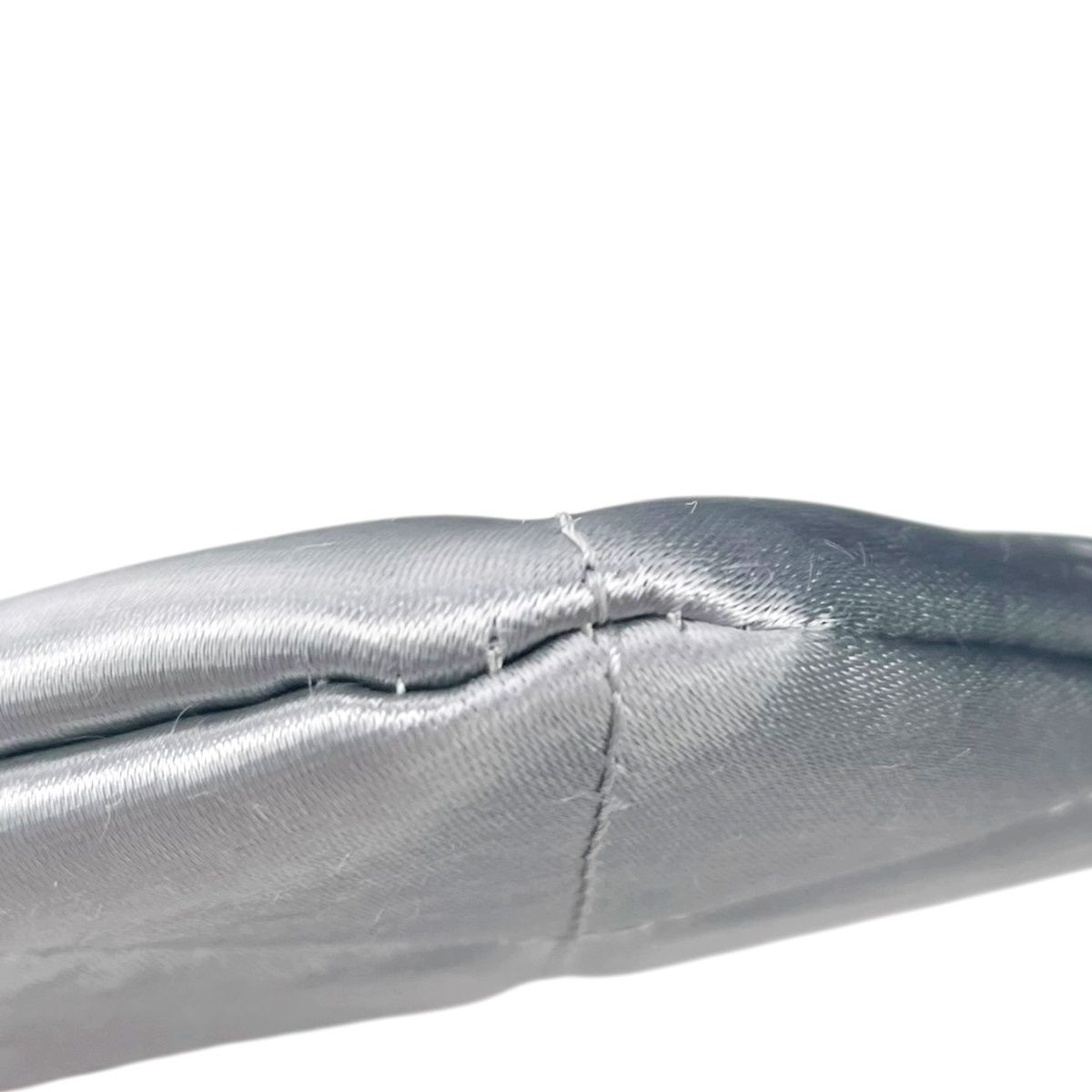 中古】 CHANEL シャネル 19 化粧ポーチ キルティング ナイロン ライト  