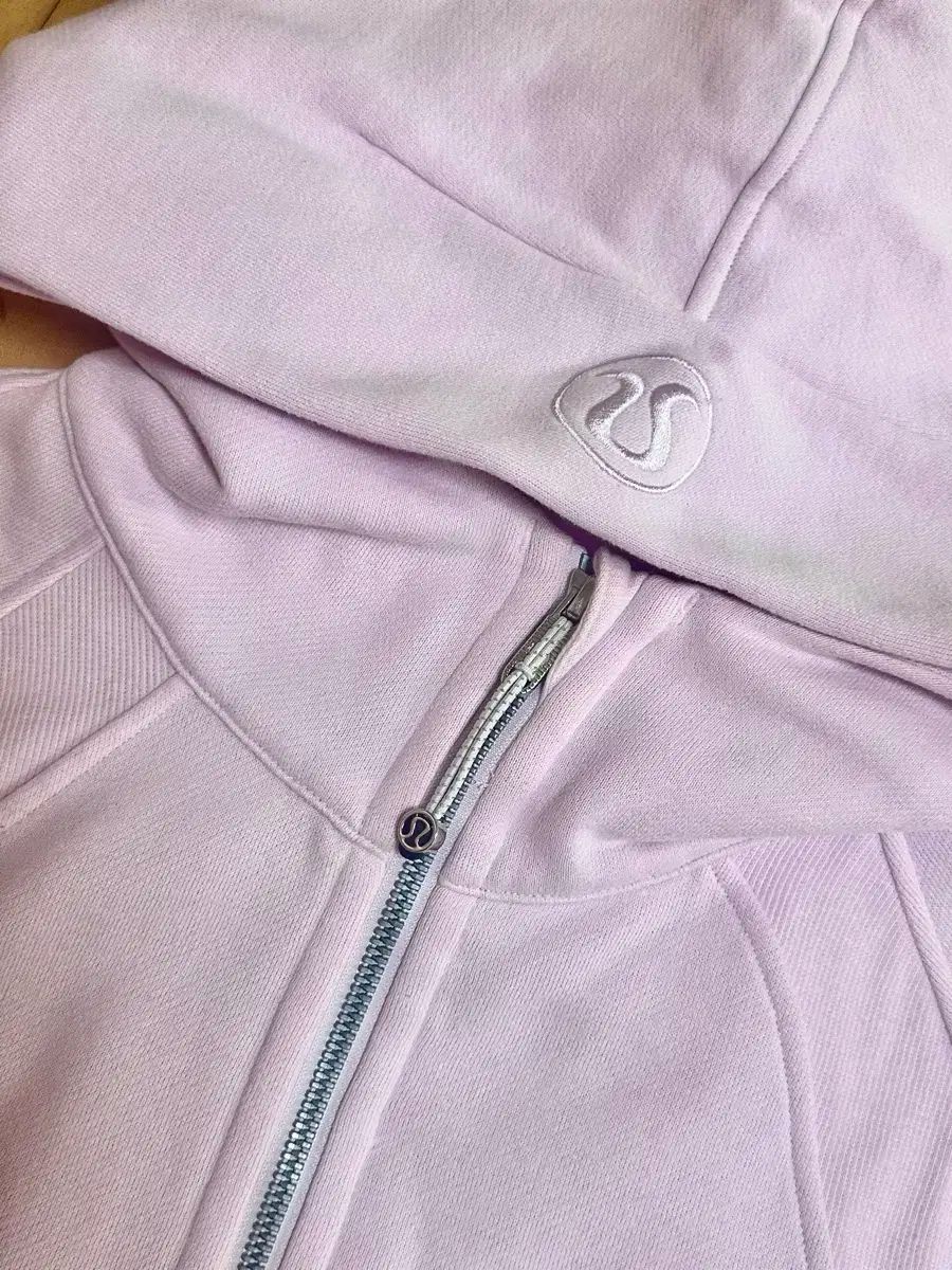 ルルレモン ピンク クロップドスウェット ウィメンズ ピンクトーンのウェア 【ルルレモン公式｜lululemon