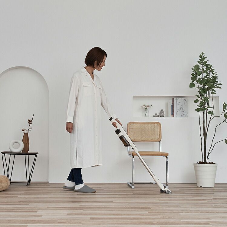 ブラシが付いたハンディクリーナー コードレス掃除機