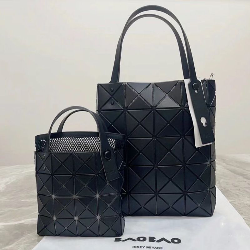 ISSEY MIYAKE 新品未使用 BAOBAO バオバオ イッセイミヤケ ピンク トート イッセイミヤケ バオバオ BAOBAOショルダーバッグ  大 28*23*5cm - メルカリ