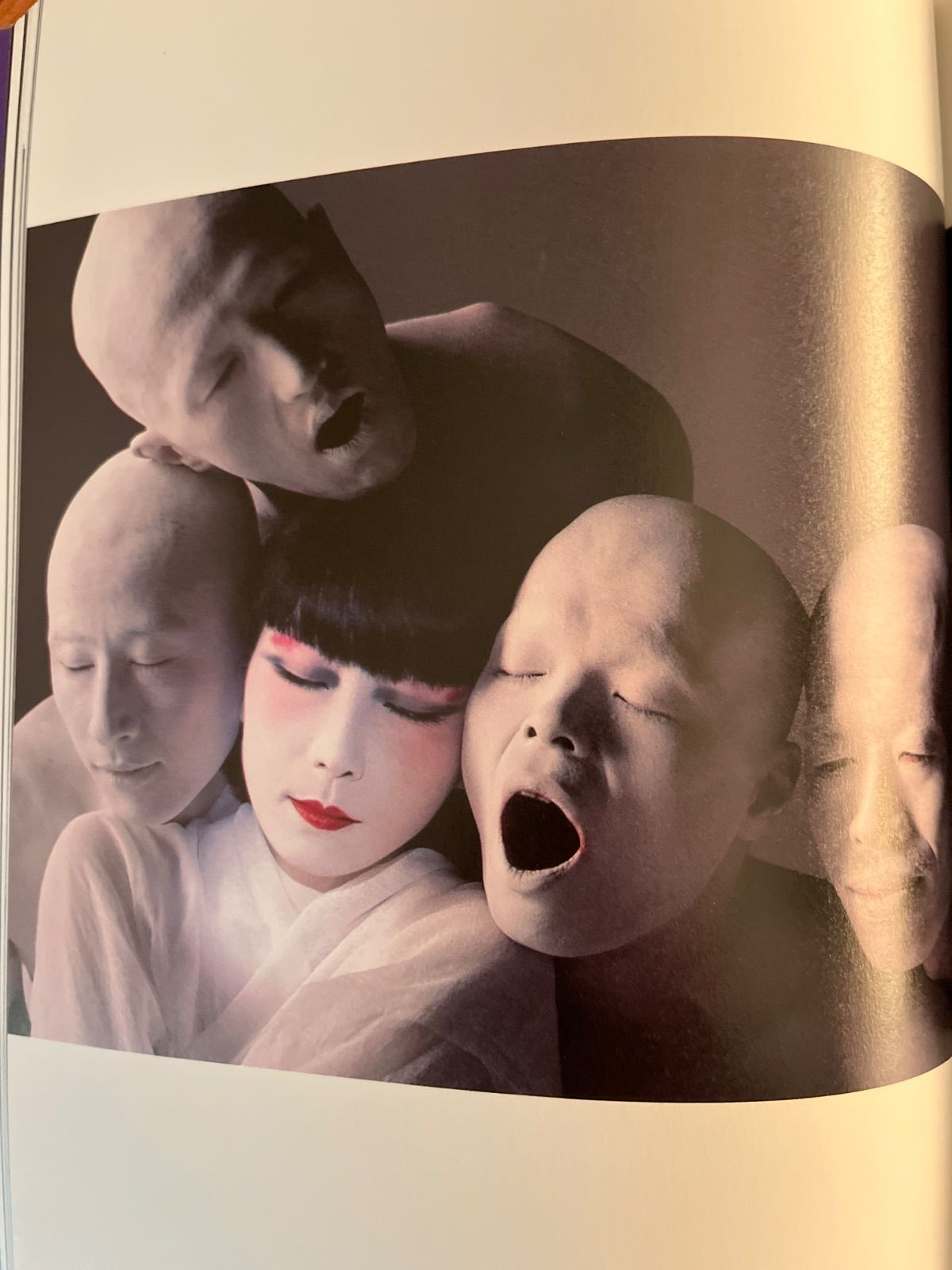 【美本】月・LUNA　小夜子／山海塾 写真・横須賀功光 月・LUNA 小夜子／山海塾 写真・横須賀功光 - 古本買取販売 ハモニカ古