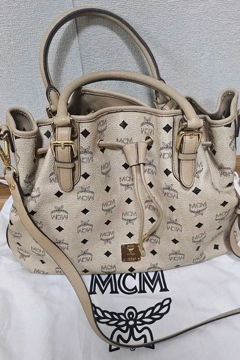 MCM エムシーエム  ヴィセトス メッセンジャーバッグ MCM ショルダーバッグ MCM/エムシーエム/Klassik Messenger in