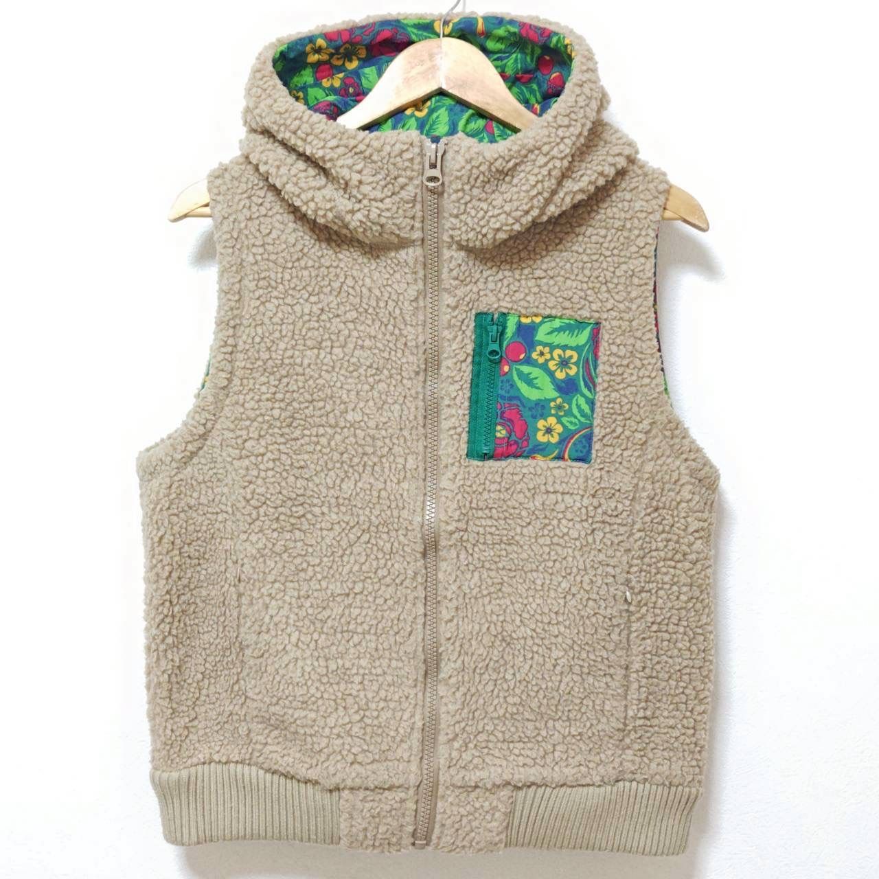 秋冬マストアイテム◎ TITICACA チチカカ ボア フリースベスト パーカー フード アウター ネイティブ柄 民族 アジアン エスニック アウトドア キャンプ 野外フェス グランピング ベージュ レディース L M36302ji