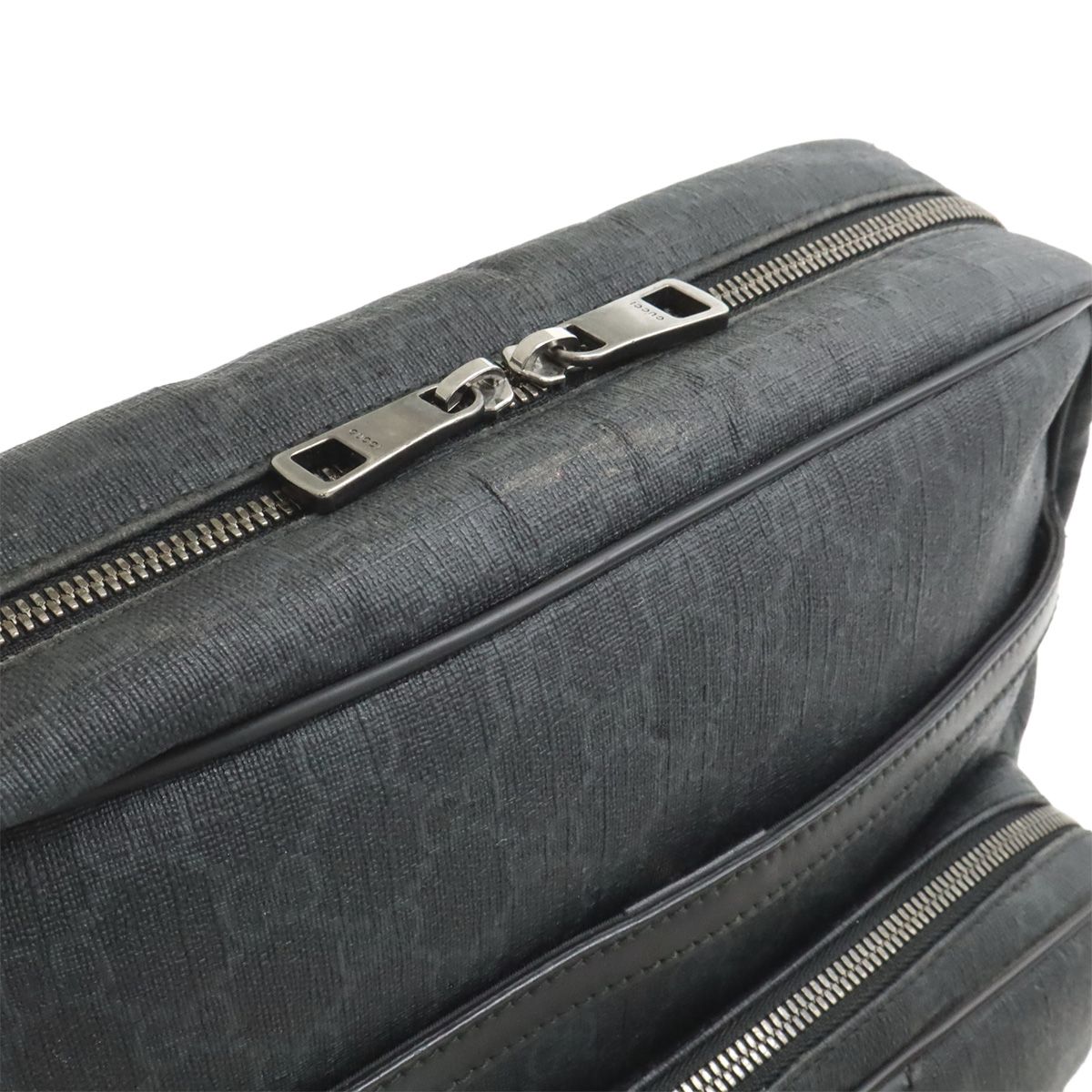 GUCCI ショルダーバッグ　GG柄　スプリーム　PVC レザー　ロゴ　斜め掛け GUCCI グッチ GGスプリーム ショルダーバッグ 斜め掛け PVC
