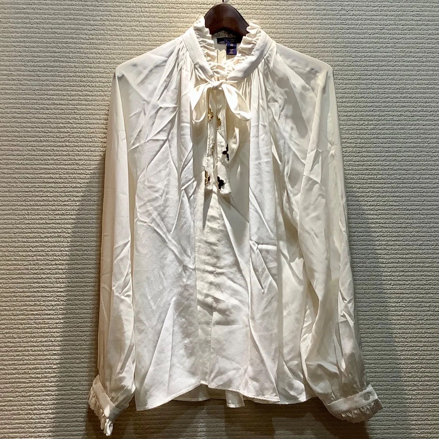 ルイヴィトン LOUISVUITTON モノグラム ボウタイ リボン フリル