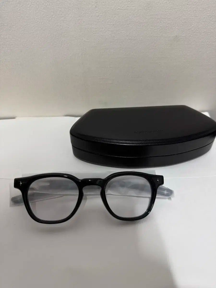 ジェントル モンスター 本荘 01 vonzo