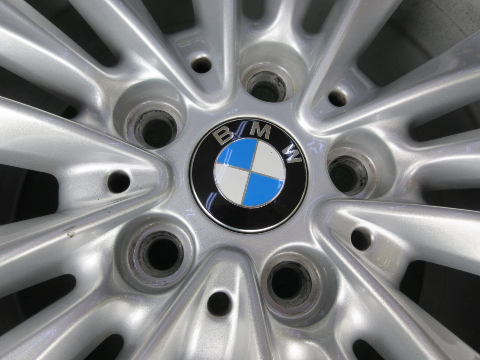 限定入荷中。 ＢＭＷ ２シリーズ純正ホイール 6.5J-16 5H112 52 スタッドレス用にいかがですか