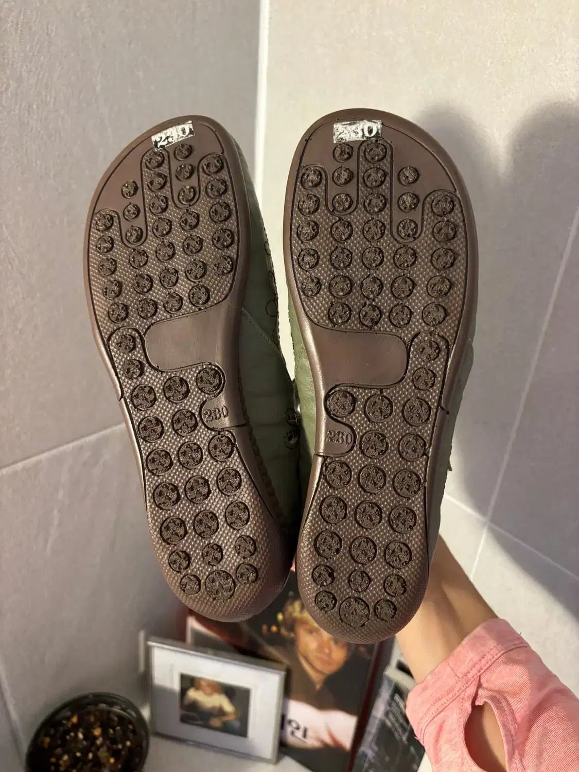 フラットシューズ