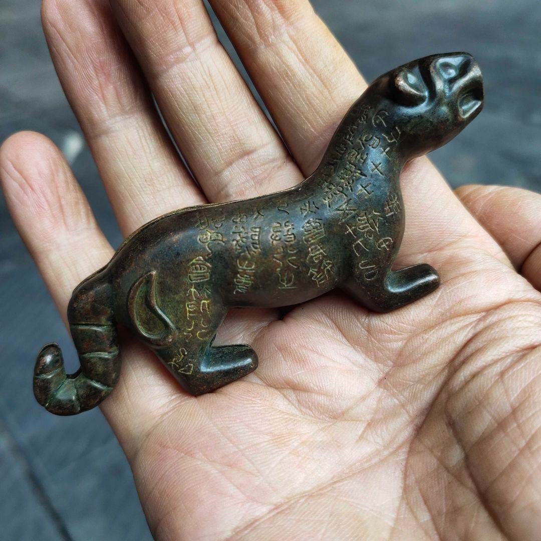 銅器 虎符 秦杜虎符 信物 装飾品 現代工芸品 置物 - メルカリ
