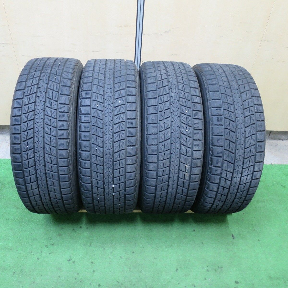 バリ溝！キレイ！9.5分☆スタッドレス 225/55R18 ダンロップ 