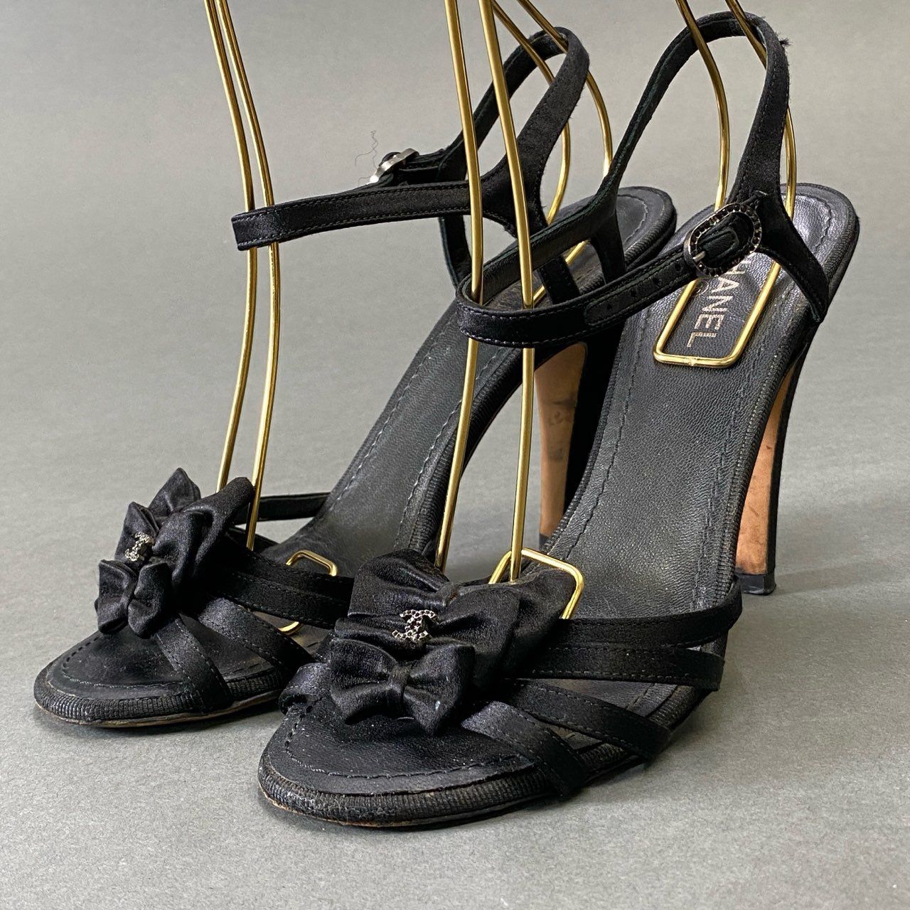 1g28 CHANEL シャネル ココマーク 3連リボン ヒールサンダル 37C