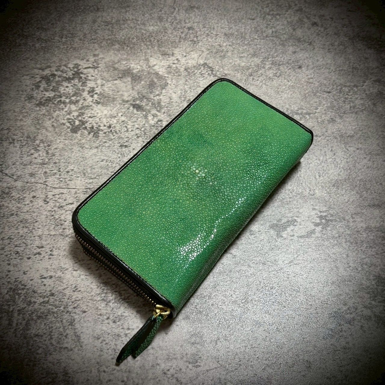 圧倒的な収納力 スティングレイ ダブルファスナー 長財布 ガルーシャ