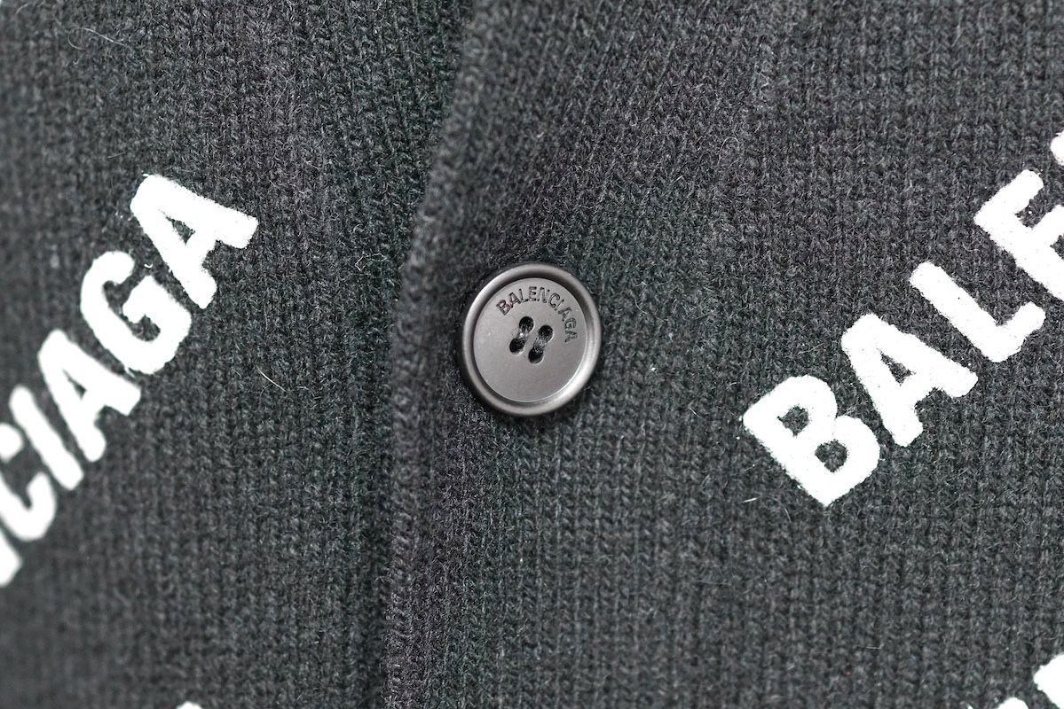 BALENCIAGA ロゴカーディガン サイズ5 バレンシアガ(BALENCIAGA)バレンシアガ ALL OVER LOGO CARDIGAN