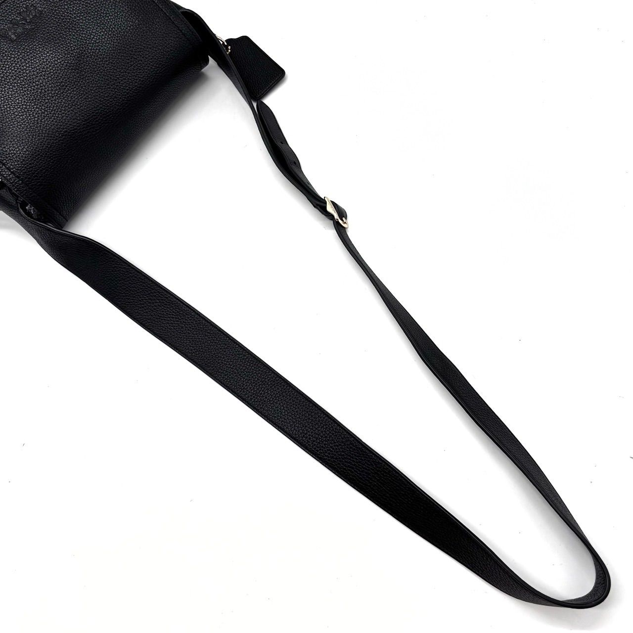 【美品・人気】COACHコーチ　ショルダーバッグ レザー黒 ロゴ型押し A4 COACH コーチ ショルダーバッグ メンズ シグネチャー ロゴ 型