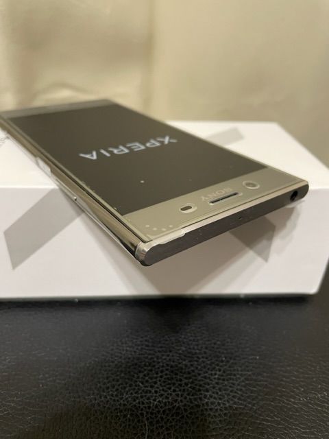 在庫処分)新品同様 Sony Xperia XZ Premium SO-04J シルバー - メルカリ