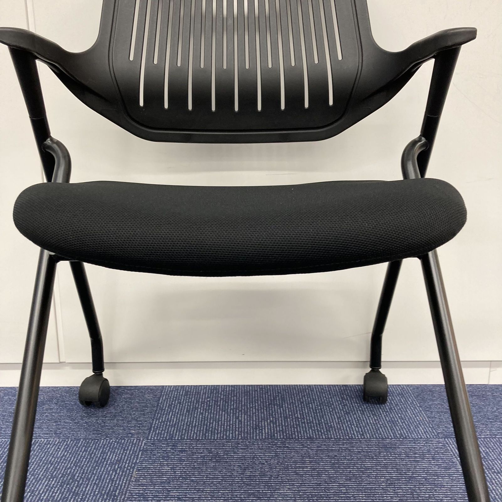 【中古 S(美品)】PNO PNO-B34【＊使用期間：3ヶ月程度＊】 中古 S(美品)】PNO PNO-B34 ミーティングチェア / ブラック