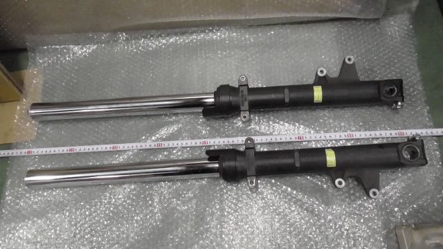 フロントフォーク SHOWA