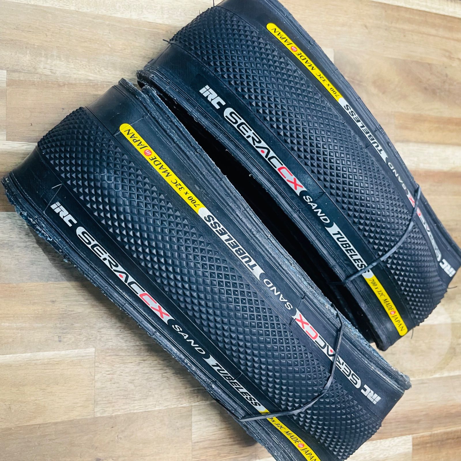 中古品】 IRC SERAC CX SAND TUBELESS 700×32C 2本セット チューブレス