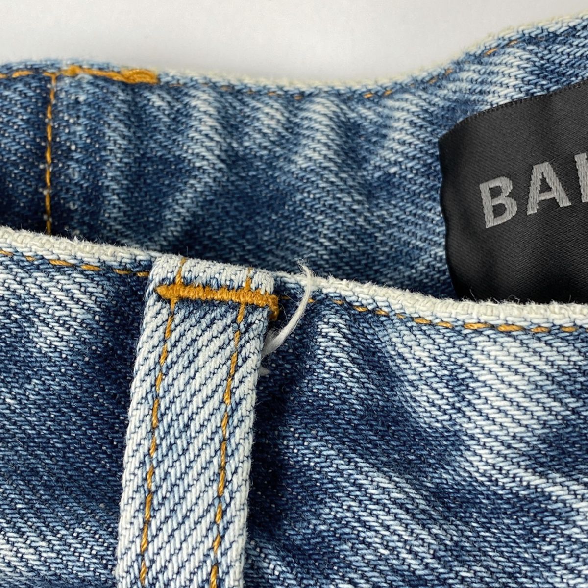 バレンシアガ BALENCIAGA ロゴボタン デニム ハーフパンツ バレンシアガ BALENCIAGA ロゴボタン デニム ハーフパンツ
