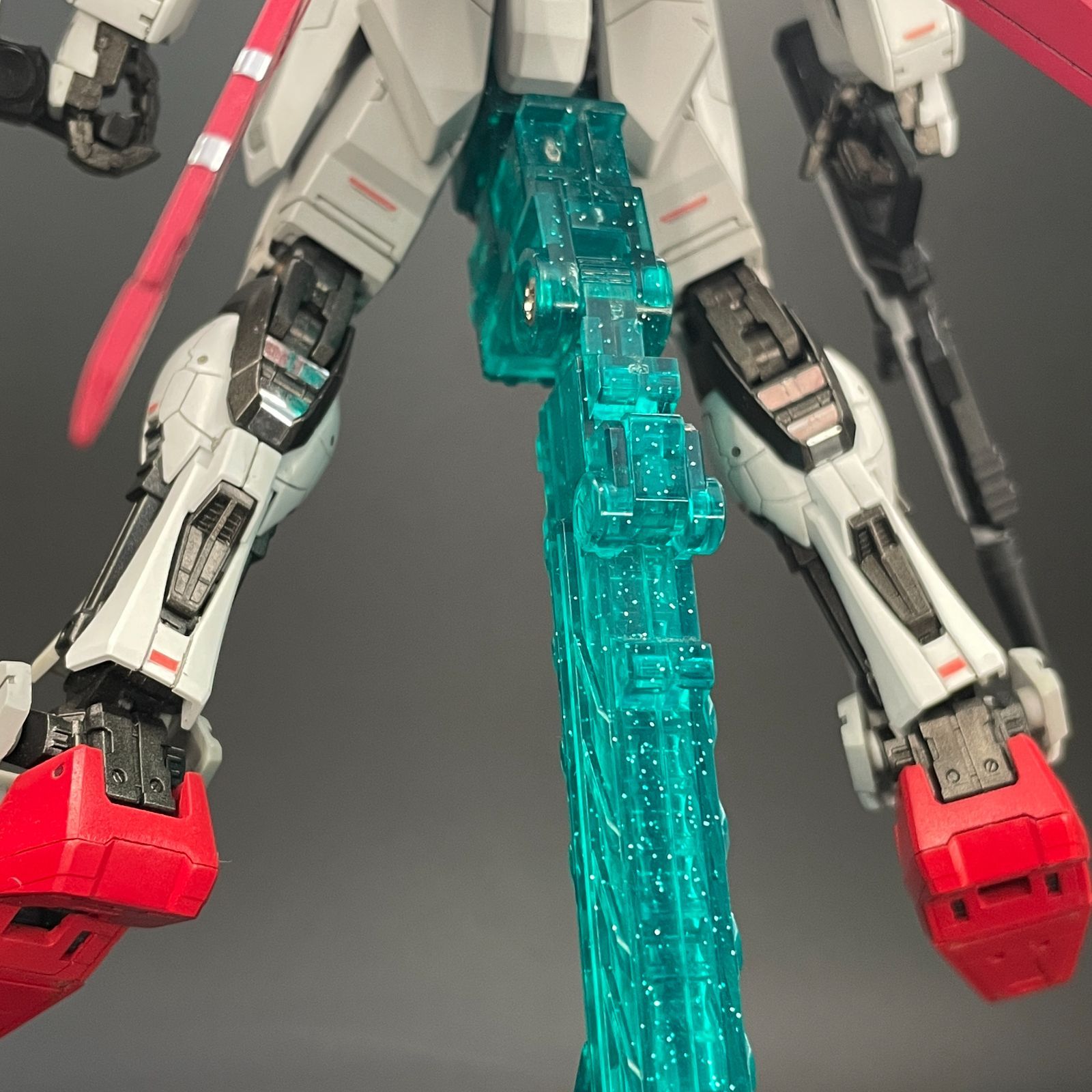 バンダイ RG エールストライクガンダム 塗装 完成品 1/144 ガンプラ 特別仕様のガンプラ「RG RX-78-2 ガンダム ＆ エールストライク