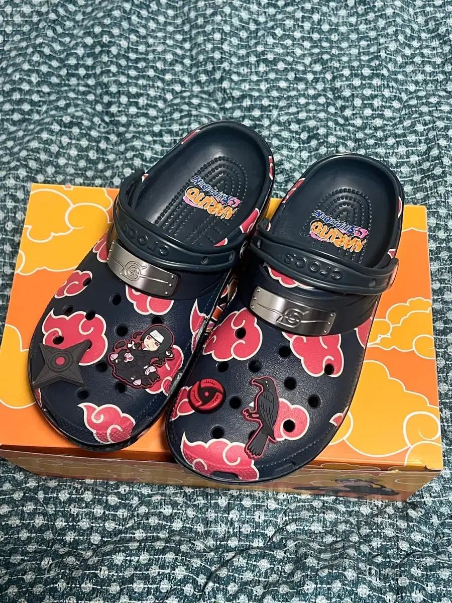 ナルト x クロックス) うちは イタチ crocs(クロックス) 280
