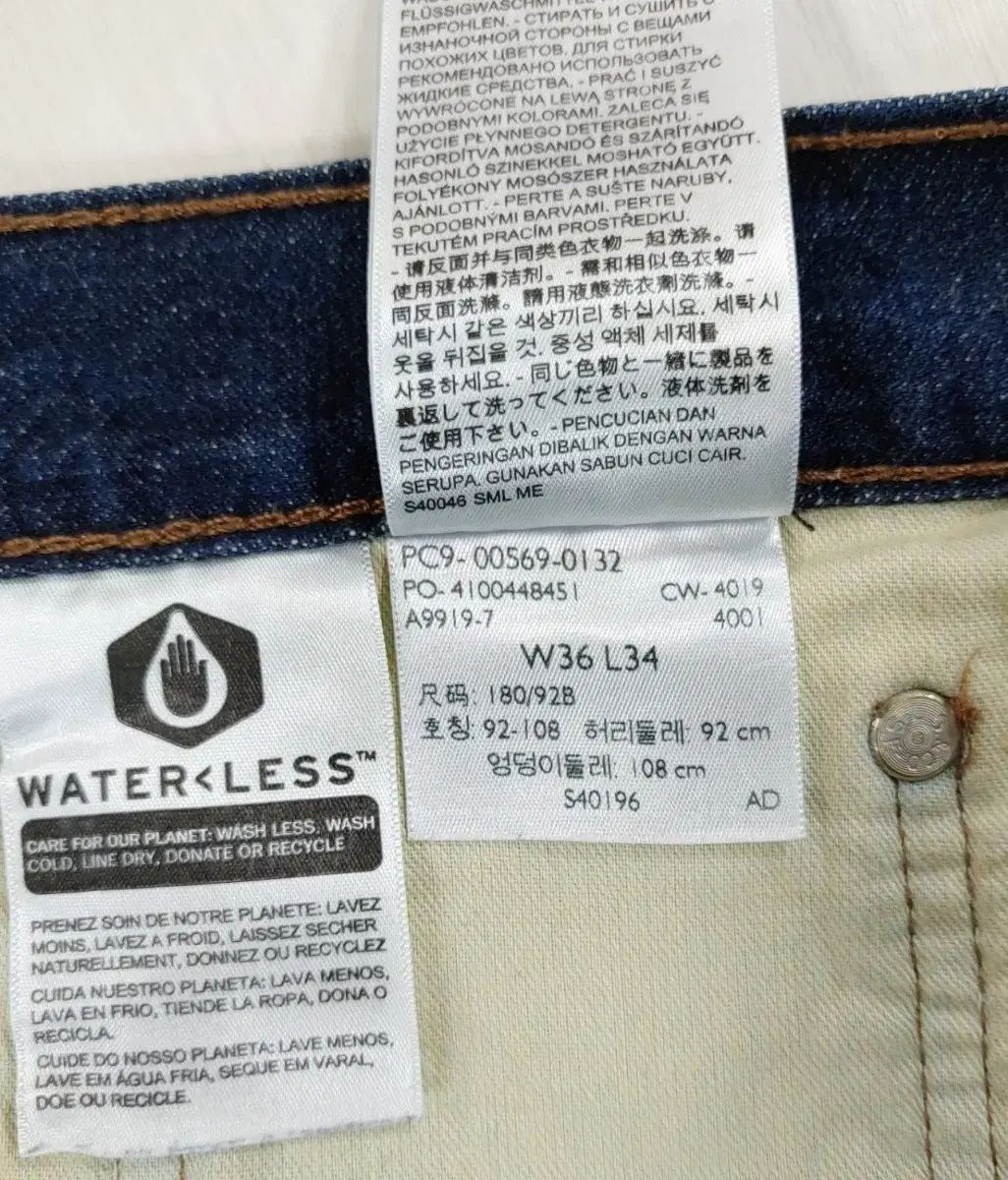 569