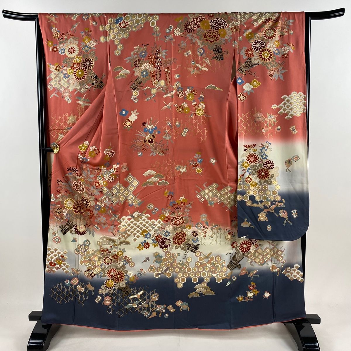 振袖 身丈162.5cm 裄丈64.5cm M 袷 花束 宝尽くし 金彩 染め分け ピンク 正絹 秀品