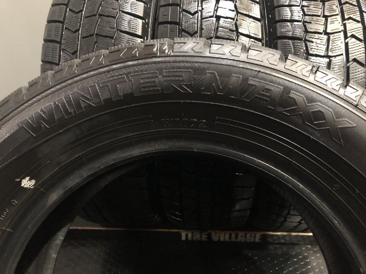 DUNLOP WINTER MAXX WM02 195/65R15 15インチ スタッドレス 4本 23年製 セレナ ヴォクシー プリウス アイシス等　(VTP978)