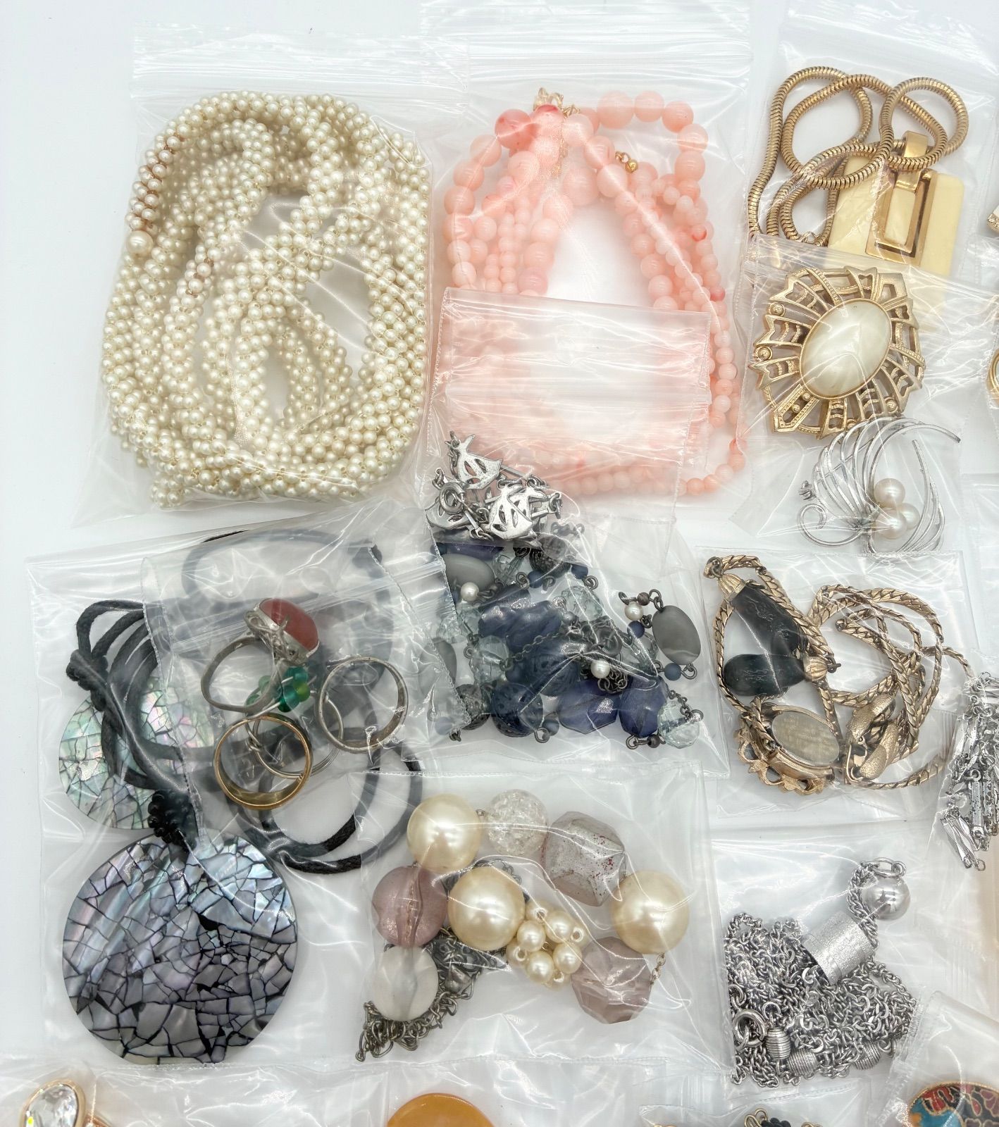 アクセサリー　まとめ売り　イミテーションなど アクセサリー イミテーション 約8.6kg まとめ売り パールや