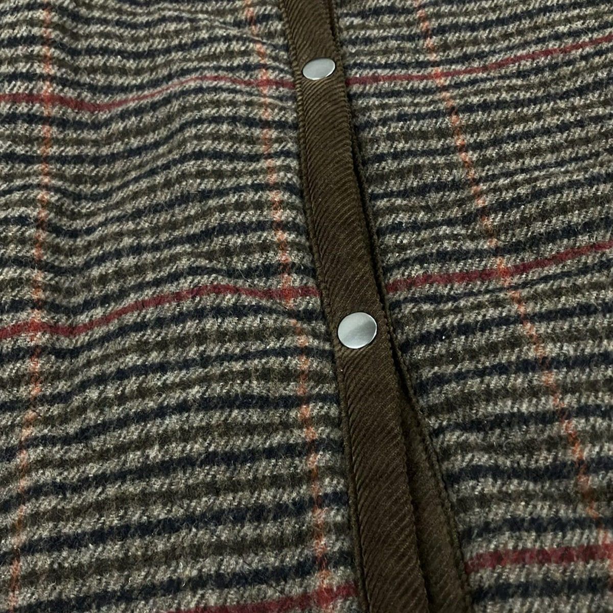 - ベージュ×黒×マルチ