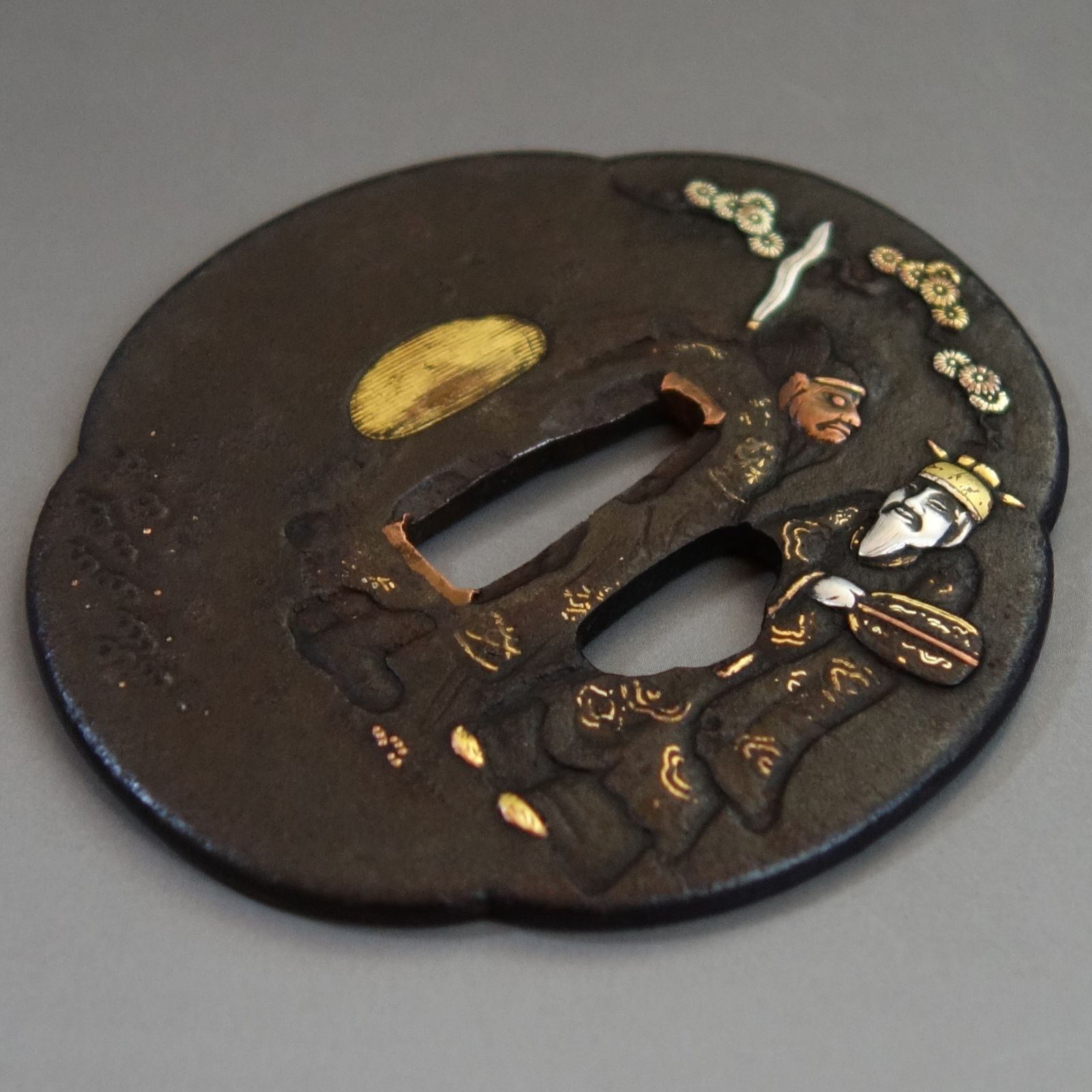 等身大 兜 日本兜 鋳鉄 鉄製兜 年代物 骨董 出世兜 金属製 鋳物 伝統飾り 等身大 兜 日本兜 鋳鉄鉄製兜 年代物 骨董 出世兜 金属製 鋳物