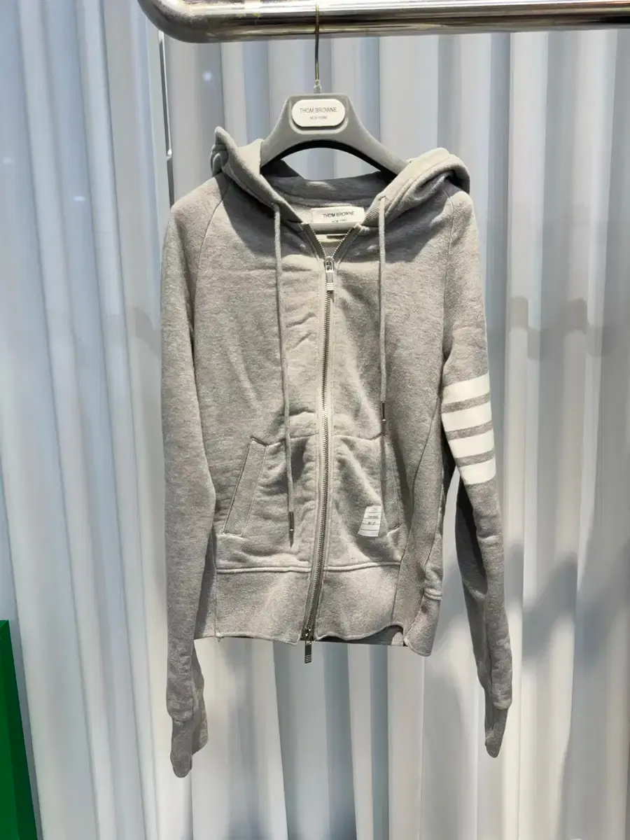 新品未使用 THOM BROWNEグレー フード付き スウェットパーカー 新品未使用 THOM BROWNEグレー フード付き スウェットパーカー