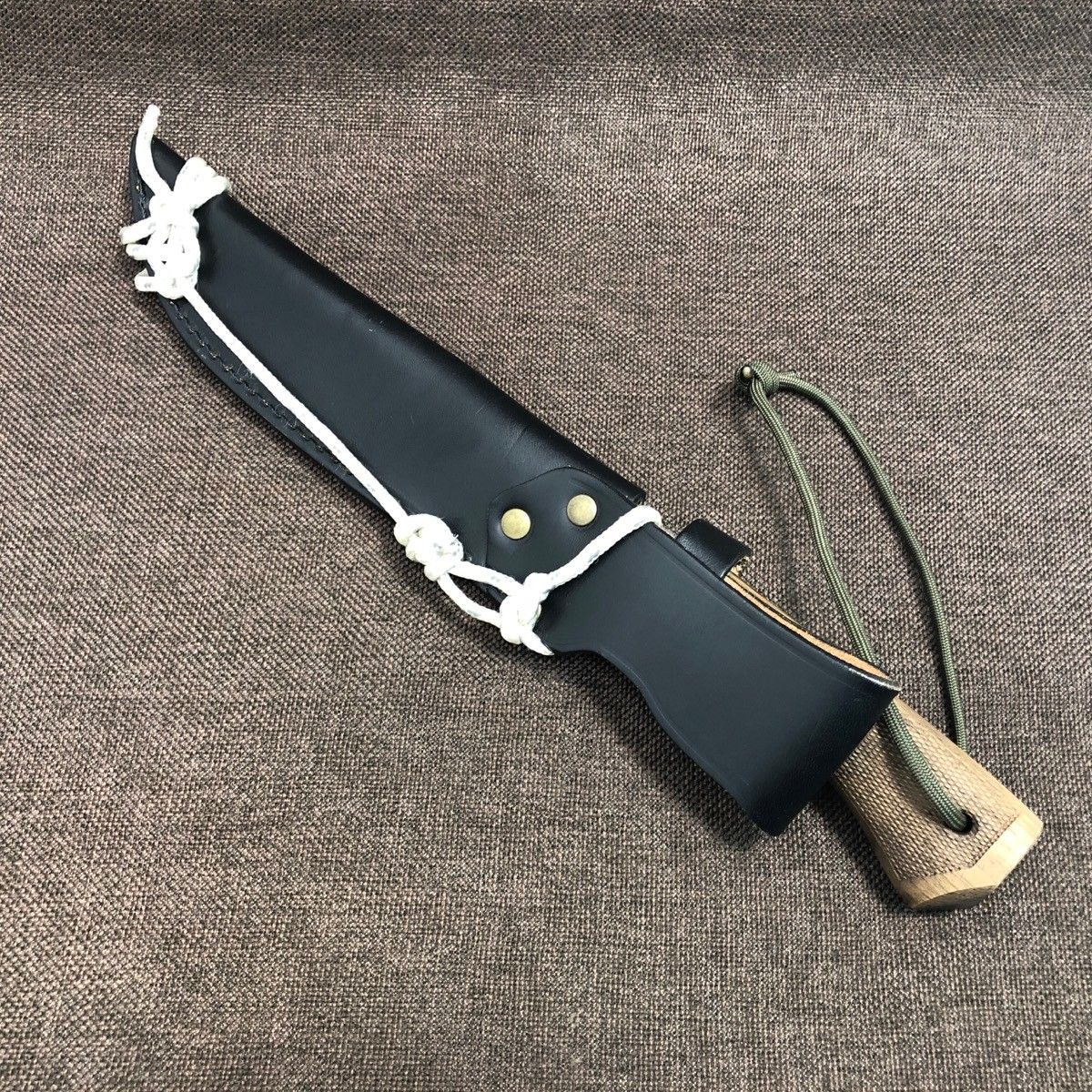 見栄えのする 豊国 トヨクニ 土佐鍛 剣鉈 ダマスカス15層 青2鋼 6寸 180mm 晶之作 黒ツバ輪 黒革ケース付き ● 着こなし