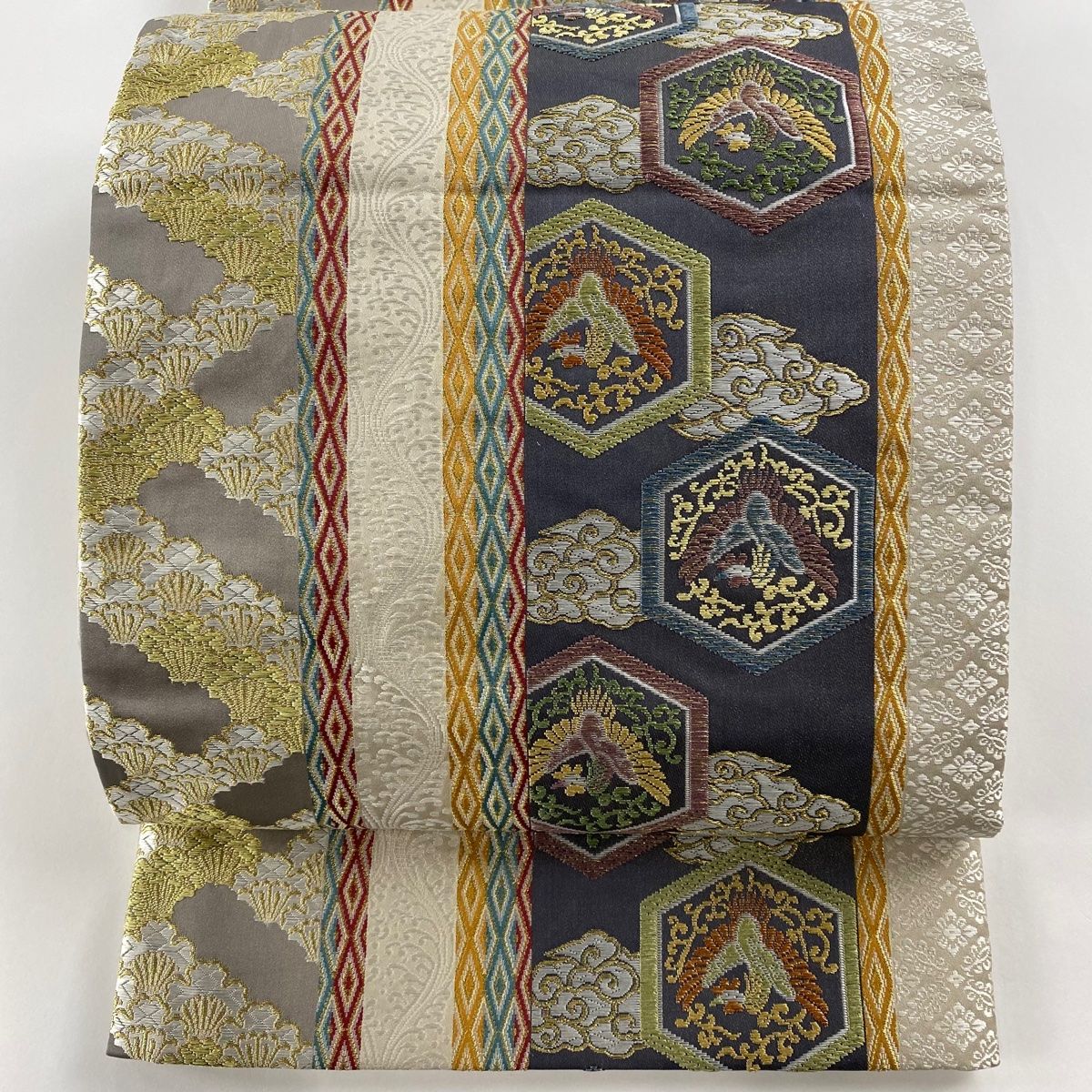 新入荷！！美品 正絹 リサイクル 礼装用袋帯 銀糸 六通織 正倉院扇面亀甲華文様 新入荷！！美品 正絹 リサイクル 礼装用袋帯 銀糸 六通織 正倉院