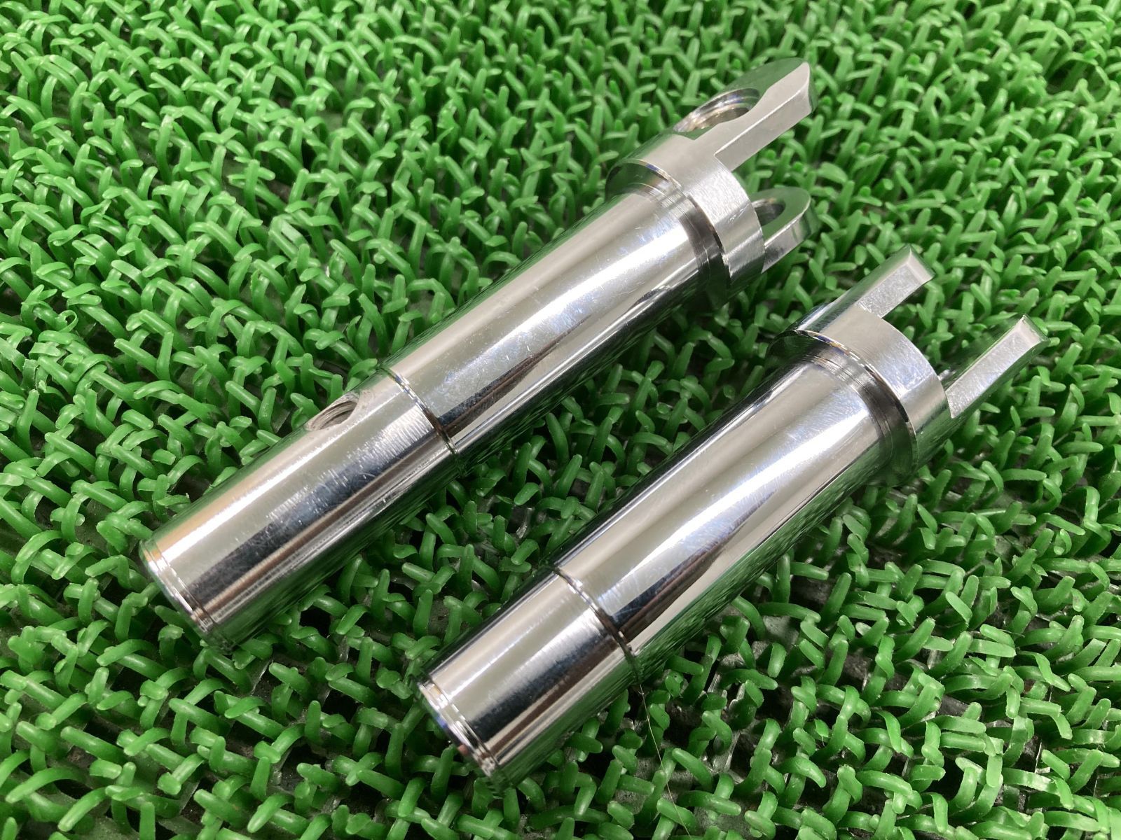 XL1200X ステップホルダー 左右 ハーレー 純正 中古 フォーティーエイト スポーツスター ペダルシャフト ペグホルダー コンディション良好