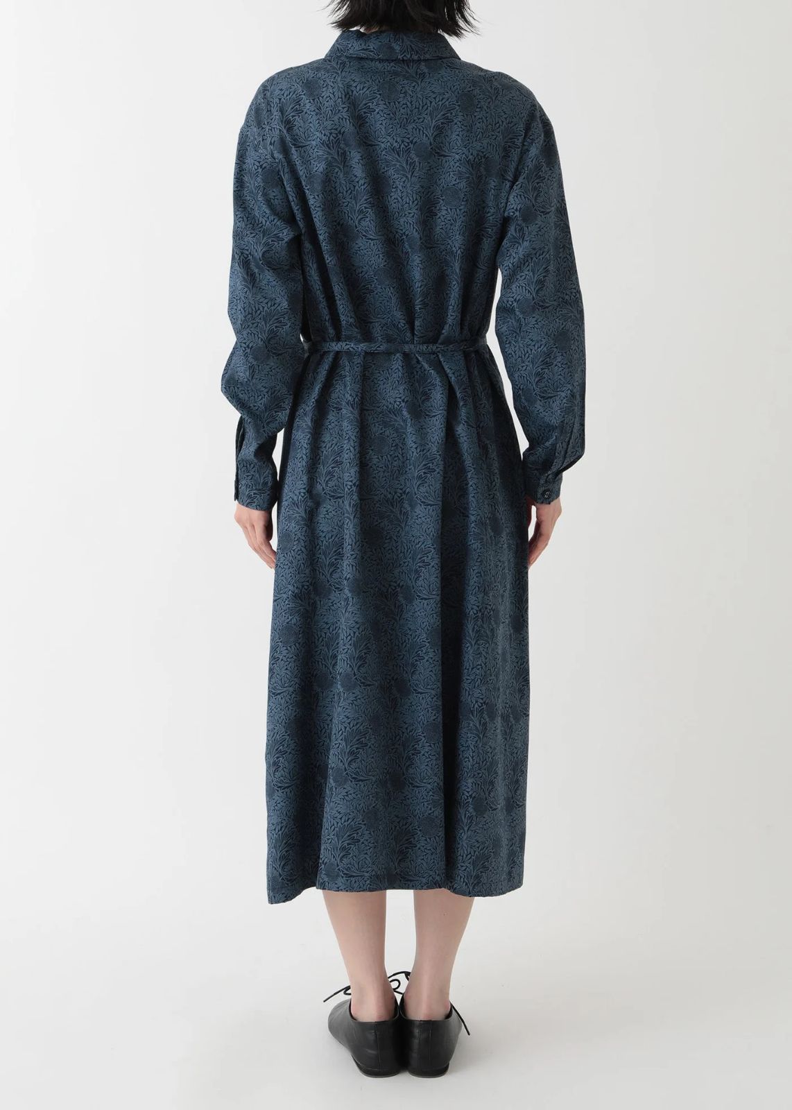 新作] V&A オーガニックコットンサテン シャツワンピース アップル柄