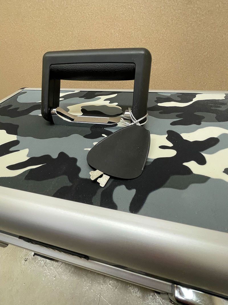 未使用保管品 Canon FIVE キャノン アルミトランクケース 迷彩柄