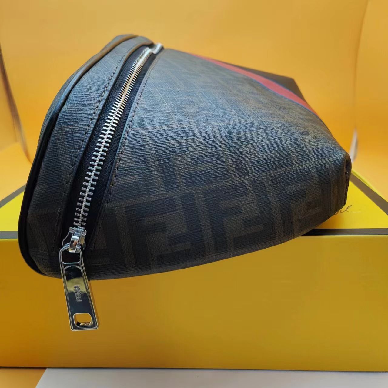 FENDI フェンディ ショルダーバッグ ベルトバッグ ウェストバッグ