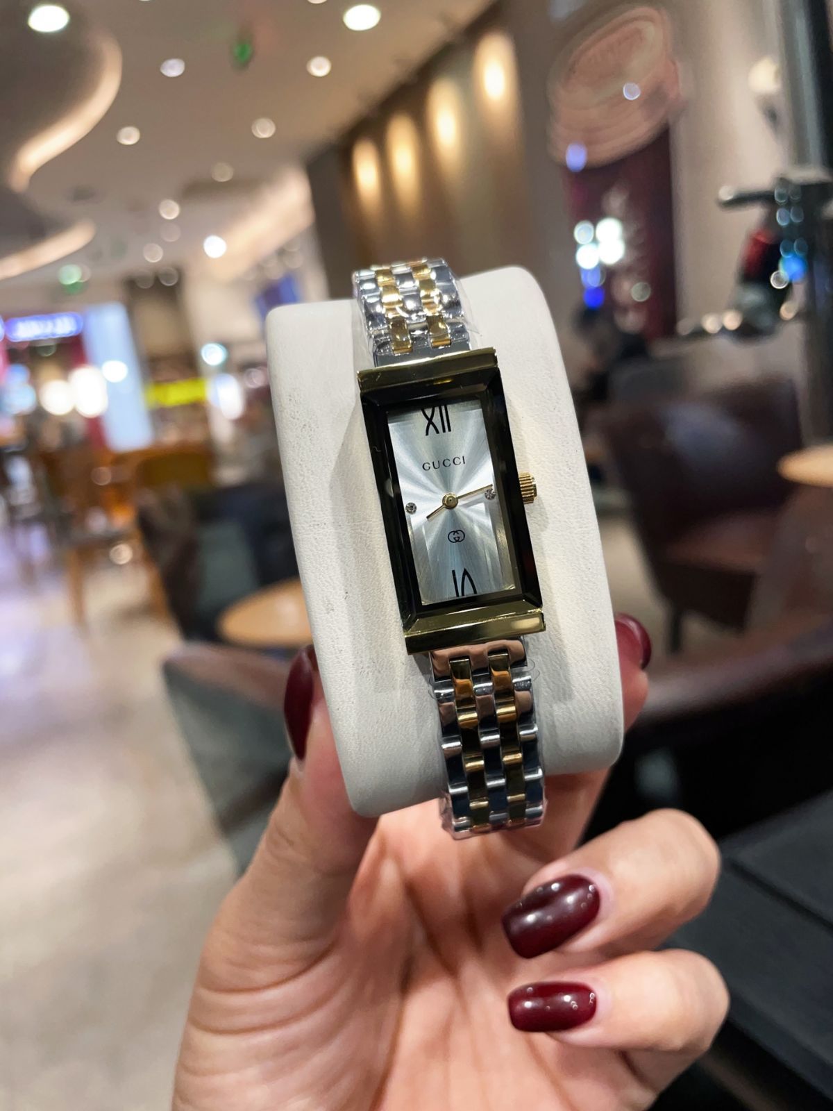 GUCCI スイス製 長方形ケース 時計　稼働品 今日特価】Gucci グッチ G-Frameシリーズ ?雅な長方形ケースを