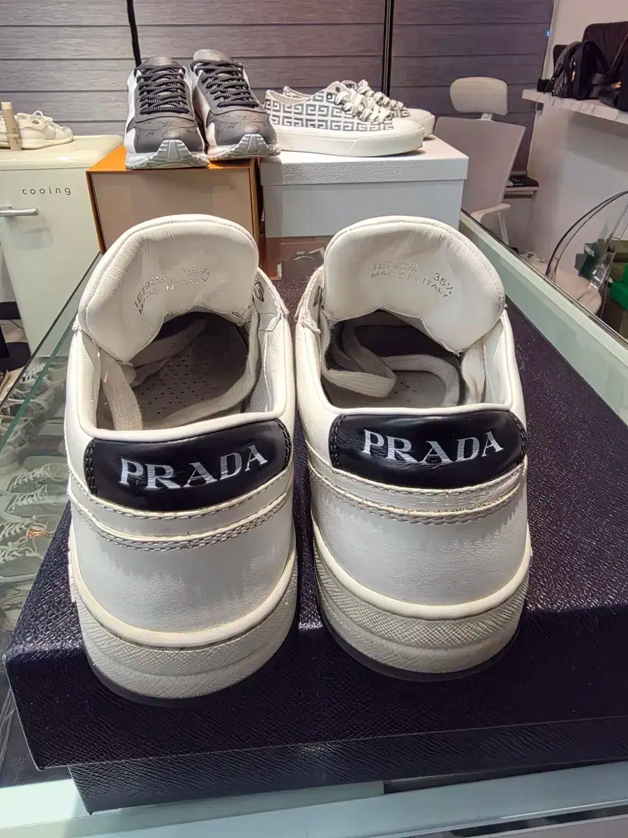 PRADA ダウンタウン スニーカー ホワイト 三角ロゴプレート 楽天市場】PRADA / プラダ | 2022AW | 三角ロゴプレート