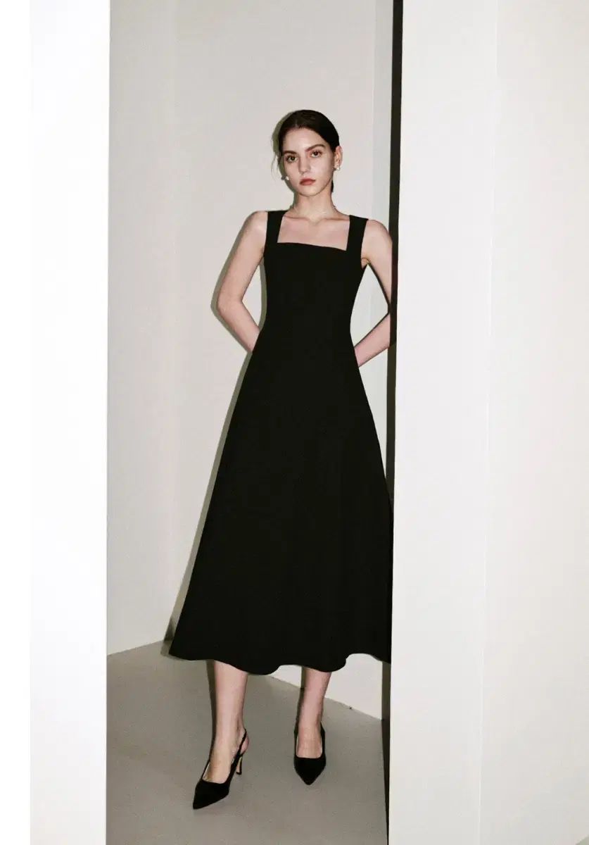 アタイド フ ノースリーブ ロング ワンピース 黒