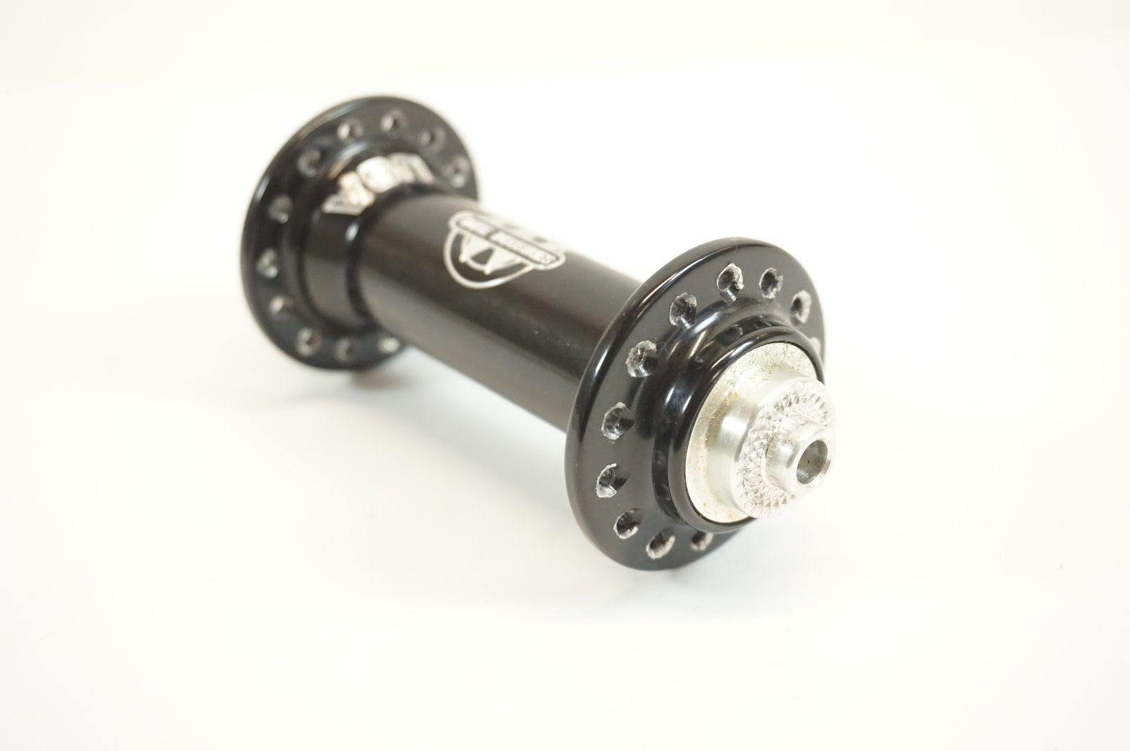 WHITE INDUSTRIES ホワイトインダストリーズ T11 28H 100mm フロントハブ | バイチャリ宇都宮店