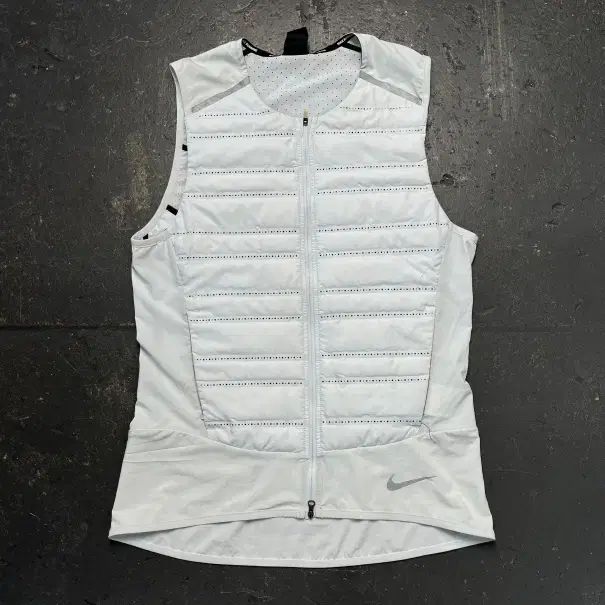 【新品 未使用】NIKE　エアロロフトベスト ダウンベスト NIKE エアロロフト ランニングダウンベスト Lサイズ価格