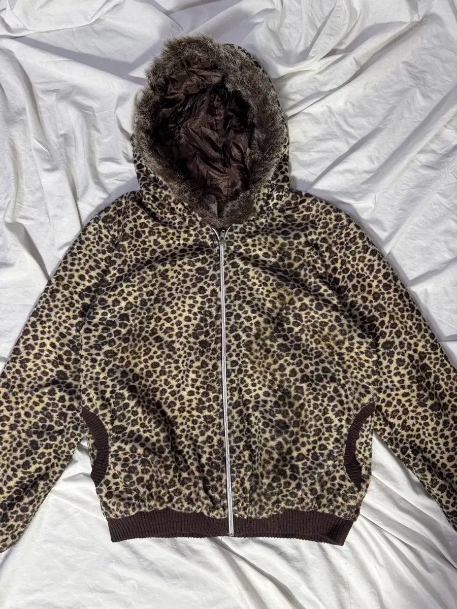 ジップアップパーカー フード付き