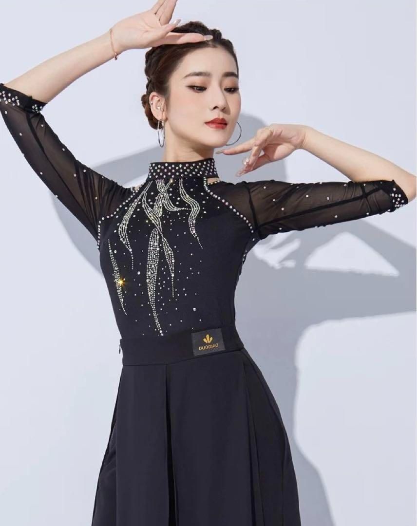 ♥ ストーン付きトップス